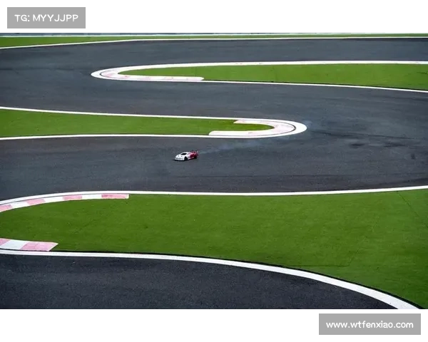 退役车手查维斯转行修路师设计的成都山地公园赛道荣获国际大奖